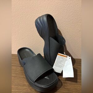 Crocs Skyline black platform slide sandals Women’s Sz 11 NEW